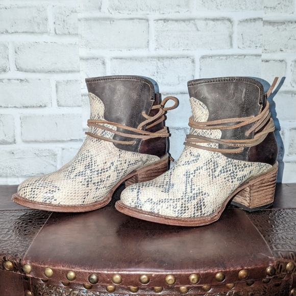 FreeBird CASEY Snake Multi Ankle Boots size 8 - Picture 6 of 15